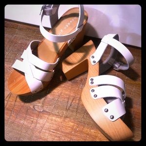 📌Madden Girl white heels